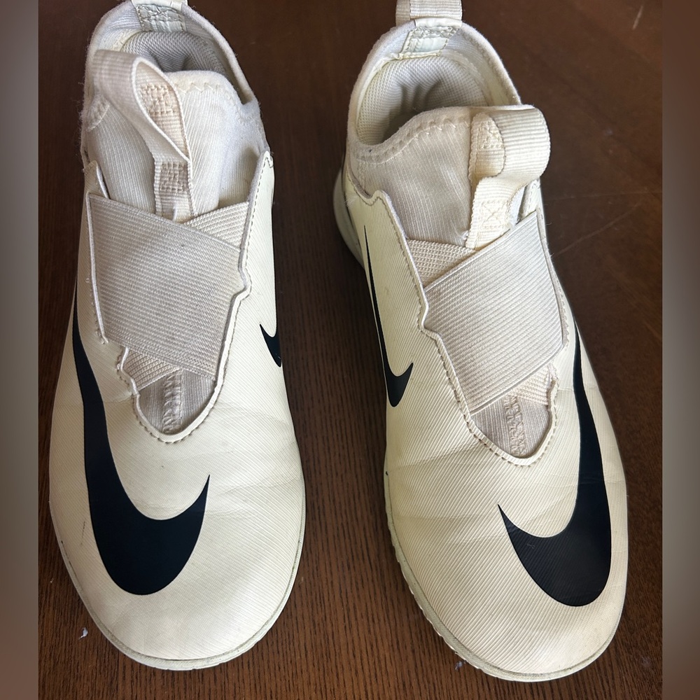 Nike Mecurial Indoor Soccer shoes